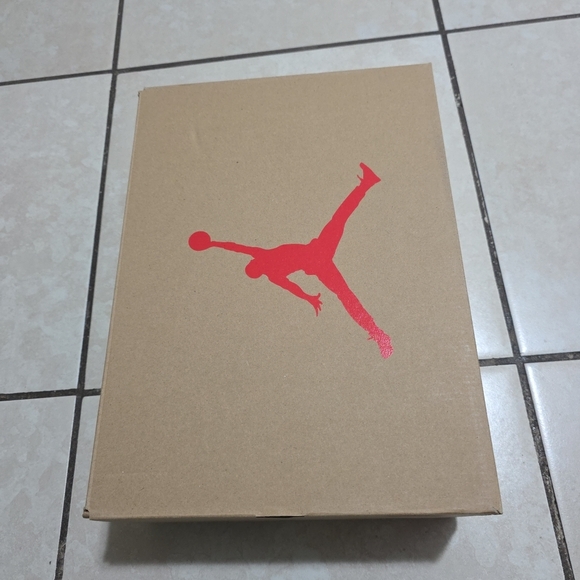 Empty Shoe Box - Picture 4 of 7